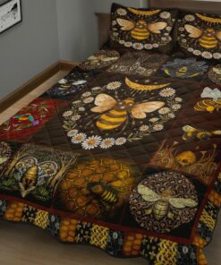 Alternative view of Brown Bee And Flower Quilt Bedding Set