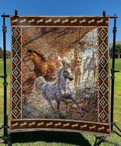Add Your Personal Touch to Your Bedroom with Customizable Horse Quilt Bedding Set, Gifts for Family